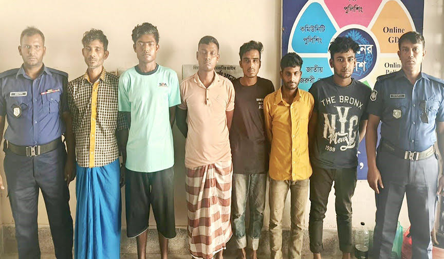 যশোরের শার্শায় চোর সন্দেহে আটক ৬