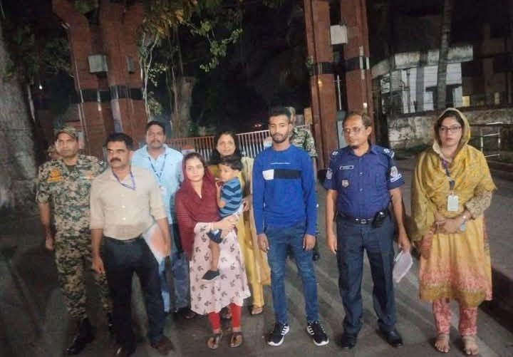 ট্রাভেল পারমিটের মাধ্যমে দেশে ফিরলেন এক দম্পতি ও তাঁদের দুই বছরের সন্তান