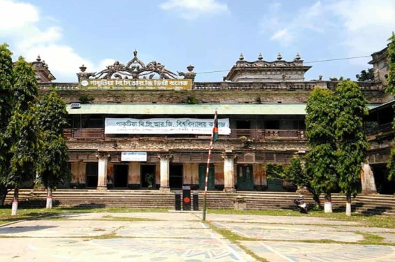 নাগরপুরে শিল্প-ঐতিহ্যের নিঃশব্দ সাক্ষী পাকুটিয়া জমিদার বাড়ি