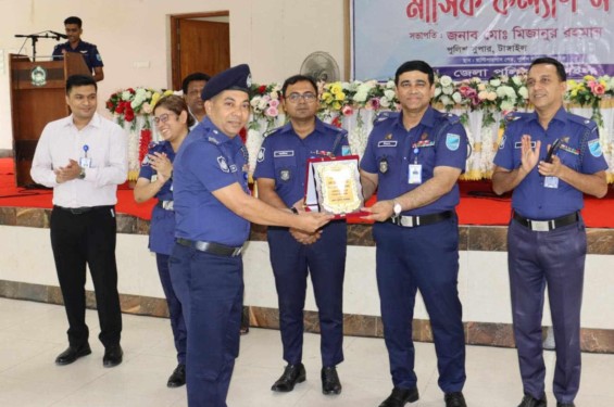 জেলার শ্রেষ্ঠ ওসি হিসেবে পুরষ্কার পেলেন নাগরপুর থানার রফিকুল ইসলাম