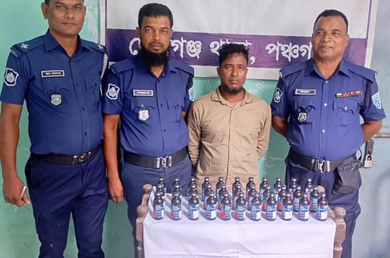 দেবীগঞ্জে ৩৩ বোতল ফেন্সিডিলসহ মাদক ব্যবসায়ী আটক