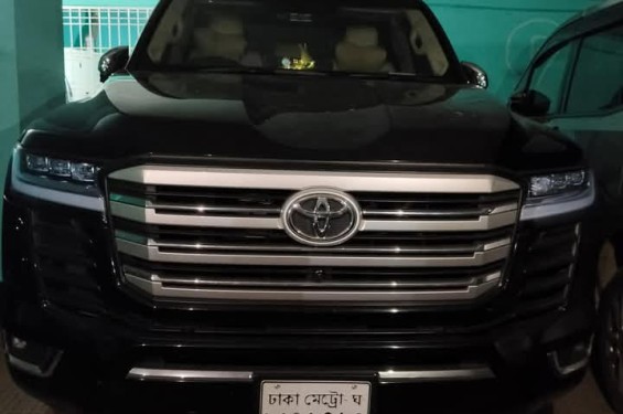 কুষ্টিয়ার  সাবেক এমপি আনারের বিলাসবহুল গাড়ি উদ্ধার