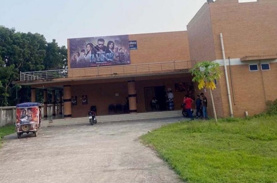 টাঙ্গাইলে নিরাপত্তার শঙ্কায় বন্ধ হয়ে গেল ‘তাণ্ডব’ সিনেমা প্রদর্শন
