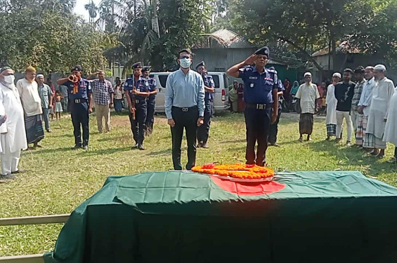 রাষ্ট্রীয় মর্যাদায় বীর মুক্তিযোদ্ধা আফতাব হোসেন আরজুর দাফন সম্পন্ন