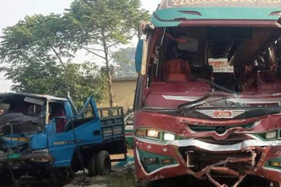 মাধবদীতে মর্মান্তিক সড়ক দূর্ঘটনায় একেই গ্রামের ৩ জন নিহত