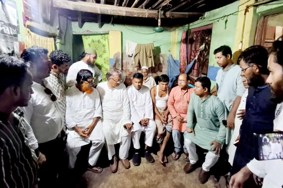 লোহাগাড়া ক্যান্সার রোগে আক্রান্ত নাছির উদ্দীনের পাশে দাঁড়িয়েছে বিএনপি