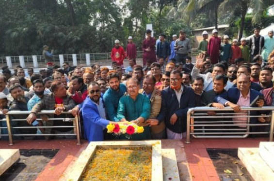 বিজয় দিবসে বীরশ্রেষ্ঠ নূর মোহাম্মদের সমাধিতে মফিকুল হাসান তৃপ্তির শ্রদ্ধা