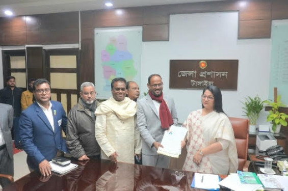 ‘মডেল টাঙ্গাইল’ গড়ার প্রতিশ্রুতি দিয়ে টুকুর মনোনয়নপত্র জমা