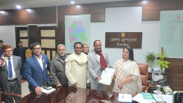 ‘মডেল টাঙ্গাইল’ গড়ার প্রতিশ্রুতি দিয়ে টুকুর মনোনয়নপত্র জমা