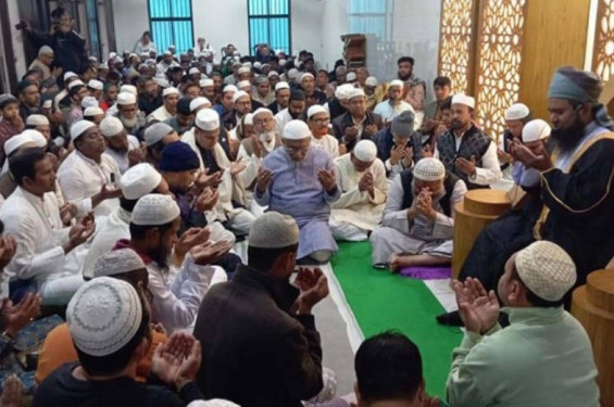 যশোরে সাবেক প্রধানমন্ত্রী খালেদা জিয়ার মাগফিরাত কামনায় জেলা বিএনপির দোয়া