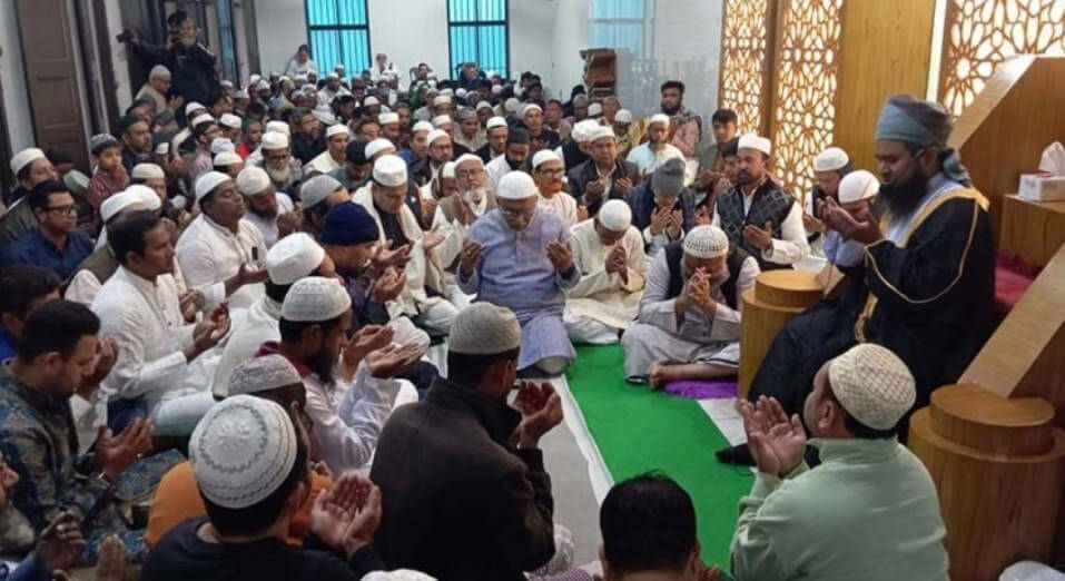 যশোরে সাবেক প্রধানমন্ত্রী খালেদা জিয়ার মাগফিরাত কামনায় জেলা বিএনপির দোয়া