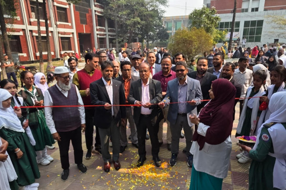 বাউবি ল্যাবরেটরি স্কুলে পিঠা উৎসব অনুষ্ঠিত