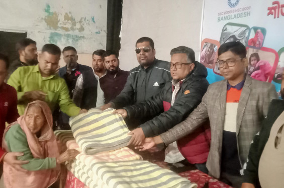 দেবীগঞ্জে এসএসসি ২০০০ ব্যাচের উদ্যোগে শীতবস্ত্র বিতরণ