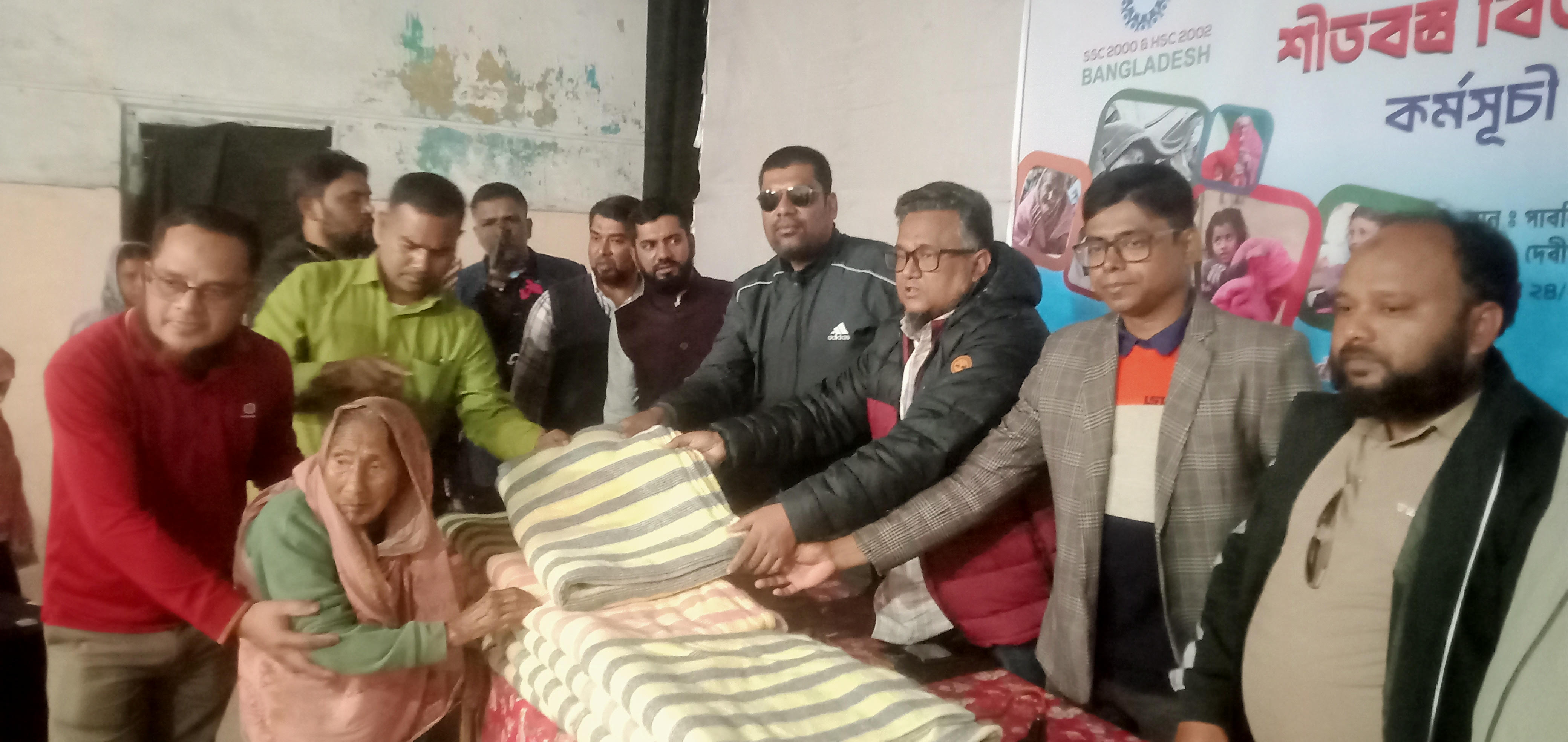 দেবীগঞ্জে এসএসসি ২০০০ ব্যাচের উদ্যোগে শীতবস্ত্র বিতরণ