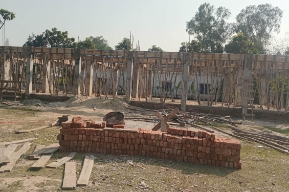 চার বছরেও শেষ হয়নি মাদরাসার ভবন নির্মাণ, বিপাকে শিক্ষার্থীরা