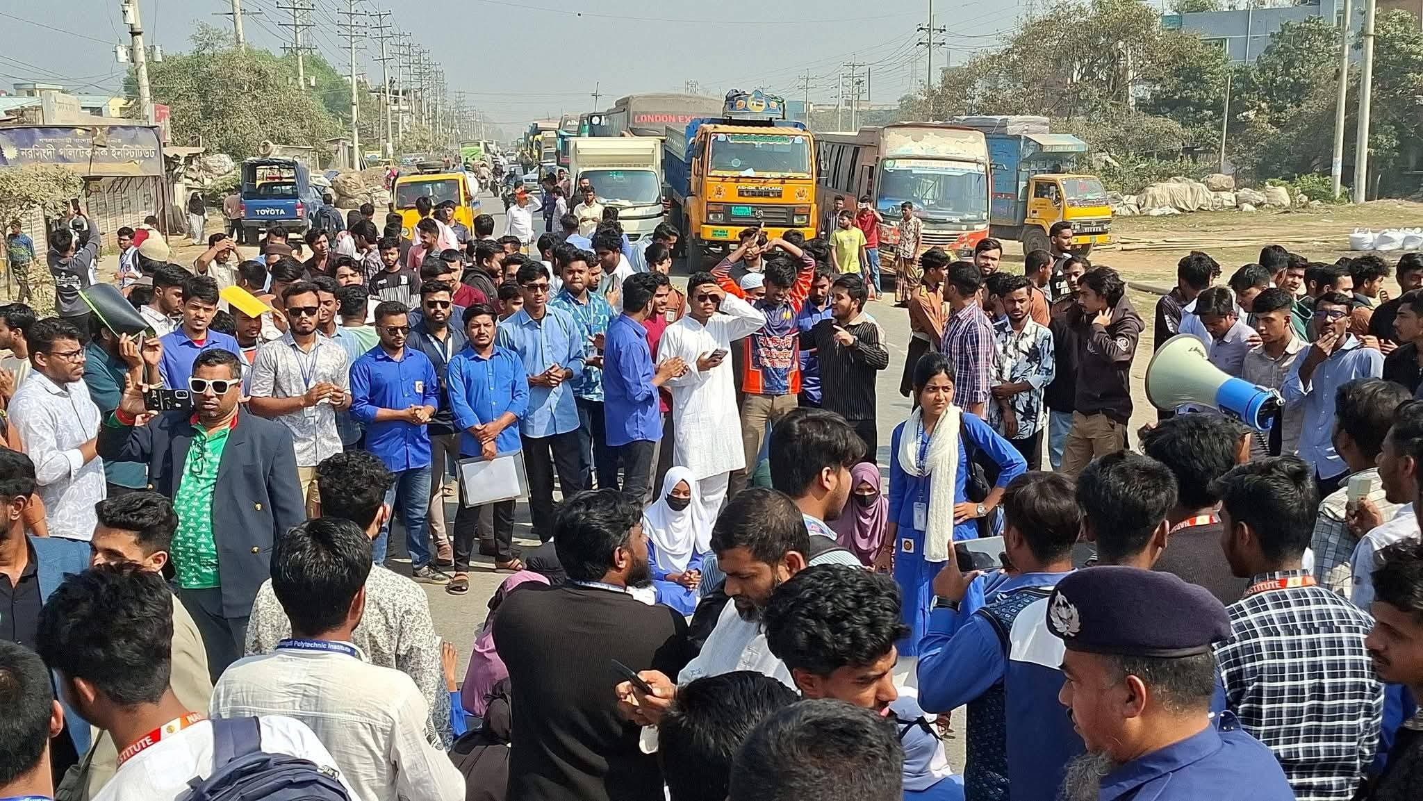 ঢাকা-সিলেট মহাসড়ক অবরোধ করে শিক্ষার্থীদের বিক্ষোভ, ৫ কিমি যানজট