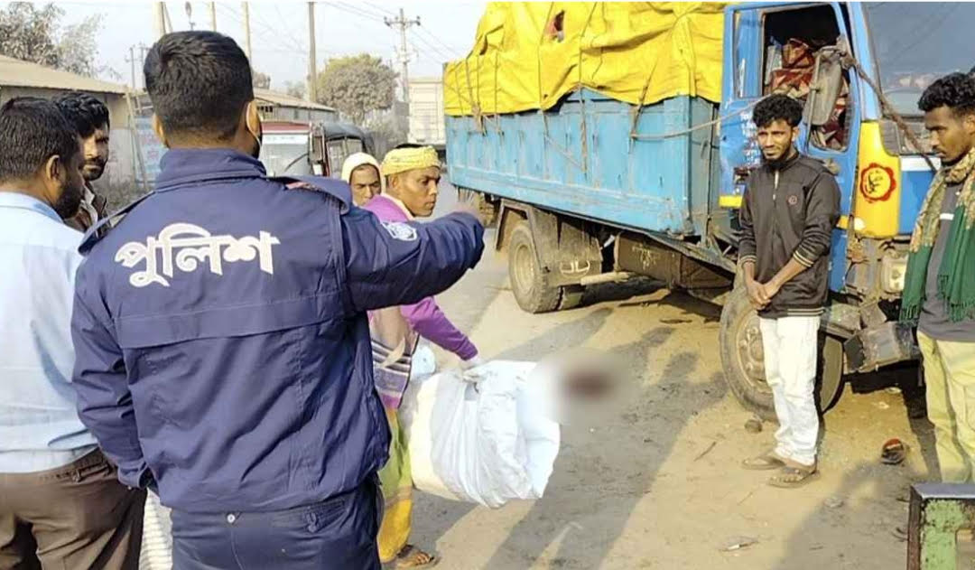 ঘোড়াশালে কাভার্ডভ্যান চাপায় ট্রাকের সহকারী নিহত