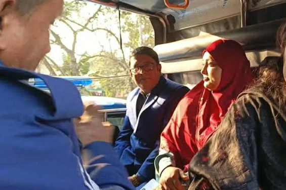 দেবীগঞ্জের মহিলা বিষয়ক অফিসের কর্মচারী তার অফিসের নারী শিক্ষিকাসহ আটক