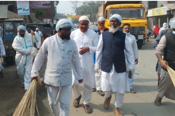 ঝাড়ু হাতে শহর পরিষ্কার অভিযানে সংসদ সদস্য মোস্তাফিজুর
