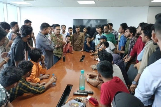 আইটি পার্ক যশোর  চালডাল কর্মীদের বেতন নিয়ে বিক্ষোভ