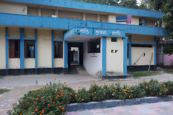আত্রাইয়ে স্ত্রী-সন্তানকে ছুরিকাঘাতে হত্যার পর স্বামীর আত্মহত্যা