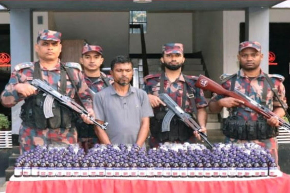 বেনাপোল সীমান্তে বিজিবির অভিযানে মাদকসহ আটক ১