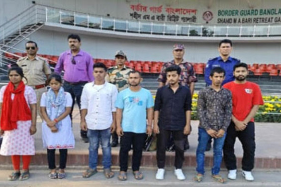 ভারতে আটক ৭ বাংলাদেশিকে বেনাপোল চেকপোস্ট দিয়ে দেশে প্রত্যাবর্তন