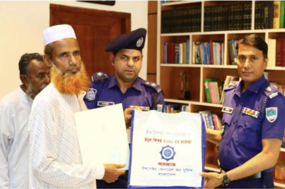 যশোরে শহিদ পুলিশ সদস্যদের পরিবারকে ঈদ শুভেচ্ছা ও উপহার প্রদান