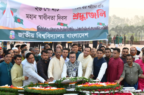 স্বাধীনতা দিবসে জাতীয় স্মৃতিসৌধে জাতীয় বিশ্ববিদ্যালয় উপাচার্যের শ্রদ্ধা