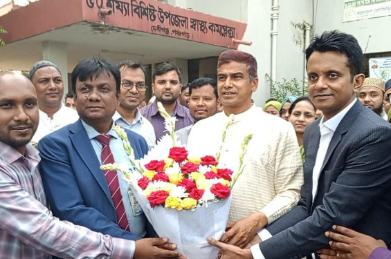 দেবীগঞ্জ উপজেলা স্বাস্থ্য কমপ্লেক্স পরিদর্শনে পানি সম্পদ প্রতিমন্ত্রী ফরহাদ হোসেন আজাদ