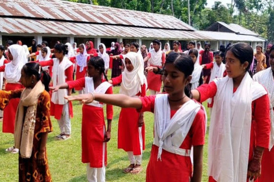 ঈদের ছুটি শেষে যশোর জেলায় শিক্ষা প্রতিষ্ঠানে প্রাণচাঞ্চল্য, শিক্ষার্থীদের উচ্ছ্বাস