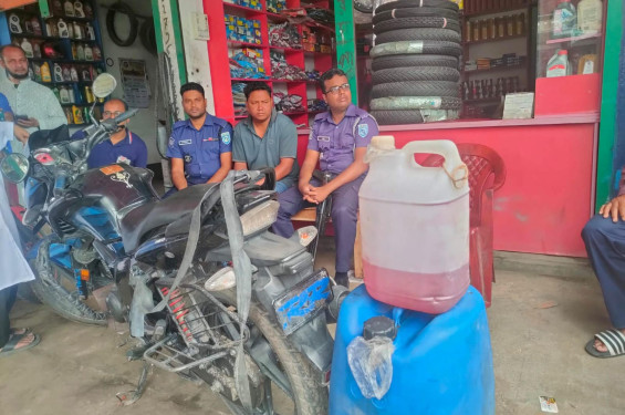 খোলাবাজারে পেট্রোল বিক্রির দায়ে দেবীগঞ্জে ব্যবসায়ীর ৭ দিনের জেল