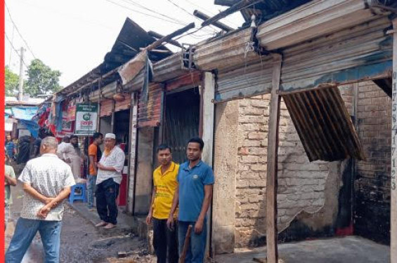 আত্রাইয়ে ভয়াবহ অগ্নিকান্ডে দুই দোকান ভস্মীভূত, ৬ লক্ষাধিক টাকার ক্ষতি