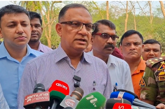 নরসিংদীতে জুটমিল পরিদর্শনে প্রতিমন্ত্রী: পর্যায়ক্রমে চালু হবে বন্ধ পাটকল