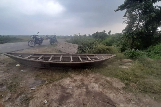 আত্রাইয়ে মহাসড়কে গণডাকাতি: অস্ত্রের মুখে জিম্মি করে লুটপাট