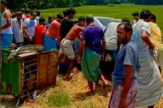 নরসিংদীতে প্রাইভেটকার-ইজিবাইকের মুখোমুখি সংঘর্ষে নিহত ২, আহত ১