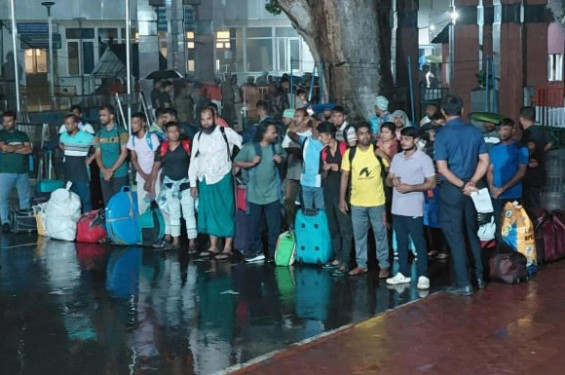 ভারত সরকারের বিশেষ ট্রাভেল পারমিটের মাধ্যমে তারা দেশে ফিরলেন ৫০বাংলাদেশী