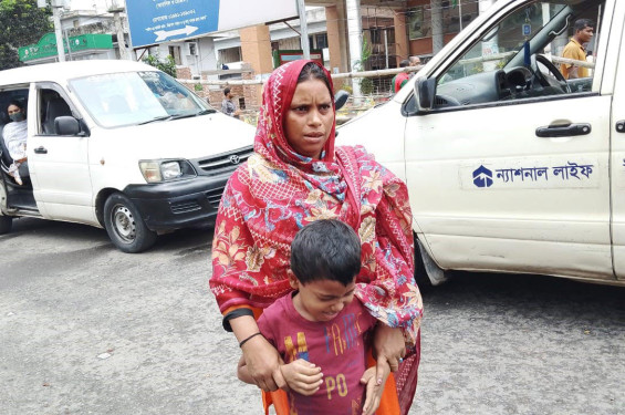 রেশমাকে ‘বাংলাদেশি’ পরিচয়ে পুশইনের অভিযোগ, দেশে ফিরতে ঘুরছে পথে পথে