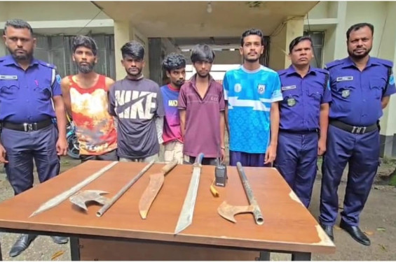 ডাকাতির প্রস্তুতিকালে দেশীয় অস্ত্রসহ আটক ৫