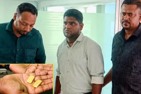 বেনাপোল আন্তর্জাতিক চেকপোস্টে দুই পিস স্বর্ণের বারসহ পাসপোর্টধারী যাত্রী আটক