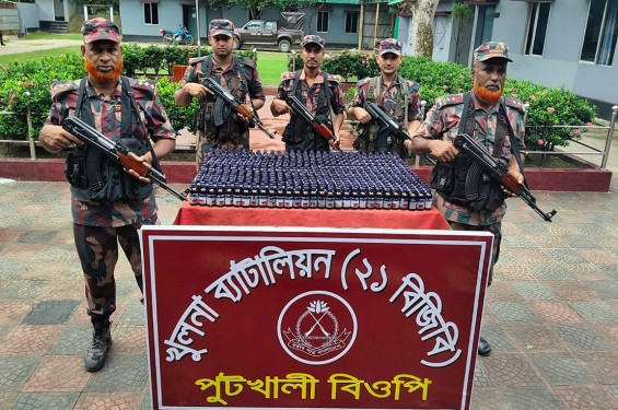 বেনাপোল সীমান্তে ৬১৭ বোতল ভারতীয় মাদকদ্রব্য উদ্ধার