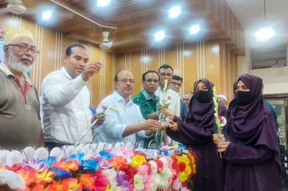 রাণীনগরে যমজ দুই বোনসহ জিপিএ-৫ প্রাপ্ত শিক্ষার্থীদের সংবর্ধনা প্রদান