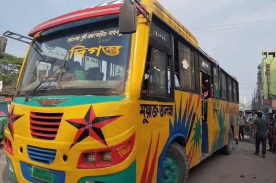 নবীনগর-ব্রাহ্মণবাড়িয়া সড়কে বাস সার্ভিস চালু  কথা রাখলেন ইউএনও রাজীব চৌধুরী