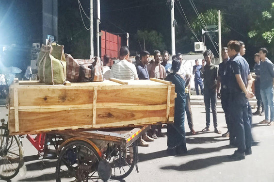 দূতাবাসের ছাড়পত্র নিয়ে ভারতে নেওয়া হলো বেনাপোলে মৃত্যুবরণকারী ভারতীয় পাসপোর্টযাত্রীর মরদেহ