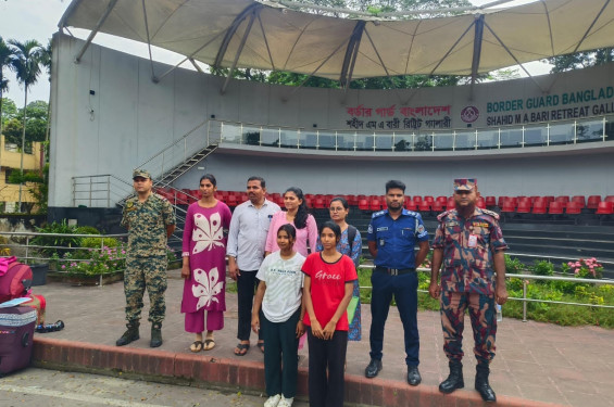 কারাবাস শেষে ভারত থেকে দেশে ফিরল ২ কিশোরী