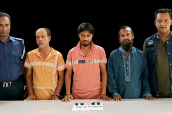 পটুয়াখালীর বাউফলে ৫০০টি ইয়াবাসহ গ্রেপ্তার ৩
