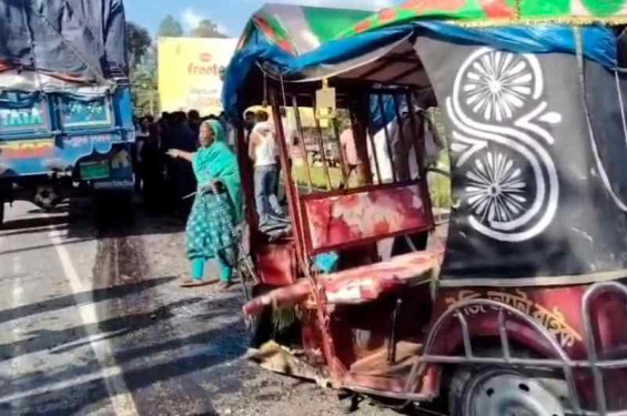 ঠাকুরগাঁওয়ে ট্রাক-অটোরিকশার সংঘর্ষে তরুণী নিহত, আহত ৬