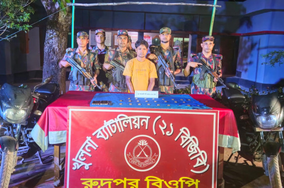যশোরের শার্শায় দুটি মোটরসাইকেল থেকে ২৬টি স্বর্ণের বার উদ্ধার, আটক-১