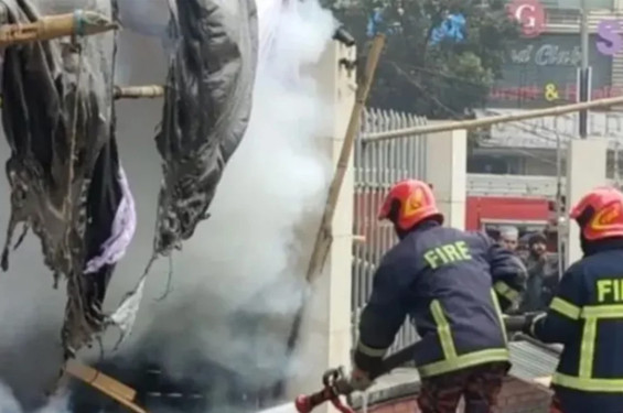 এবার বিপিএলের টিকিট কাউন্টারে আগুন দিলো দর্শকরা