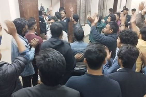 জাবি ছাত্রদলের নতুন কমিটির পদবঞ্চিতদের হট্টগোল, সভা স্থগিত